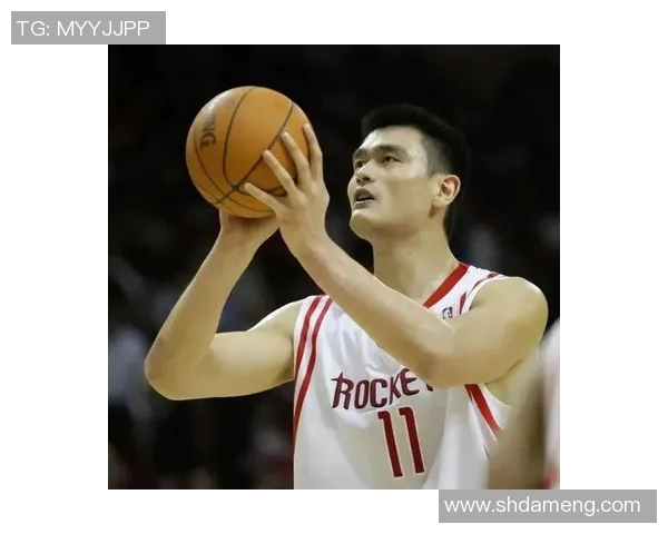 姚明携手春晚舞台展现篮球魅力与文化交融的精彩瞬间 姚明携手春晚舞台展现篮球魅力与文化交融的精彩瞬间