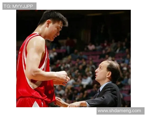 青年姚明的成长历程与篮球梦想的精彩瞬间回顾