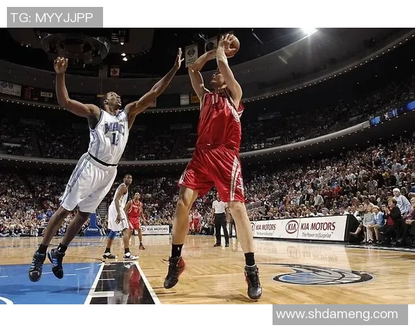 你见过姚明吗他在篮球场上的身影和生活中的真实模样是什么样的