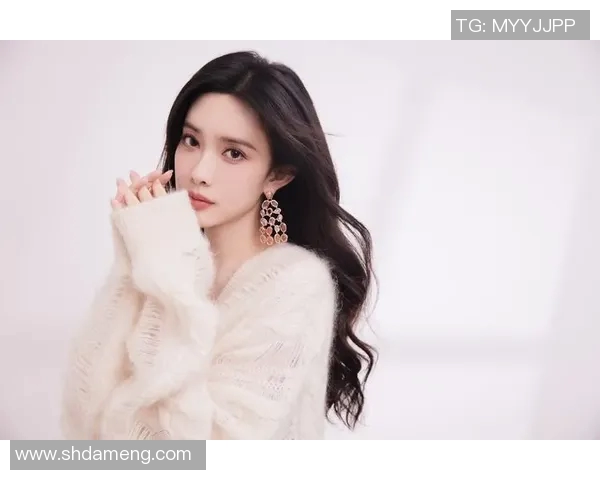 女足球明星高清海报展现运动魅力与青春活力的完美结合