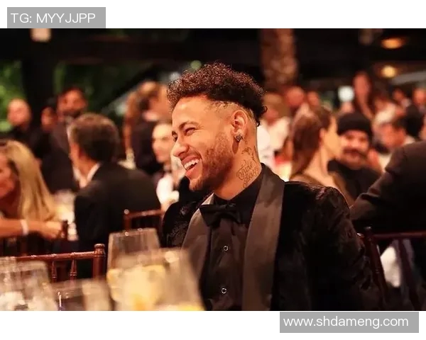 足球巨星闪耀戛纳红毯展现风采与魅力引领时尚潮流