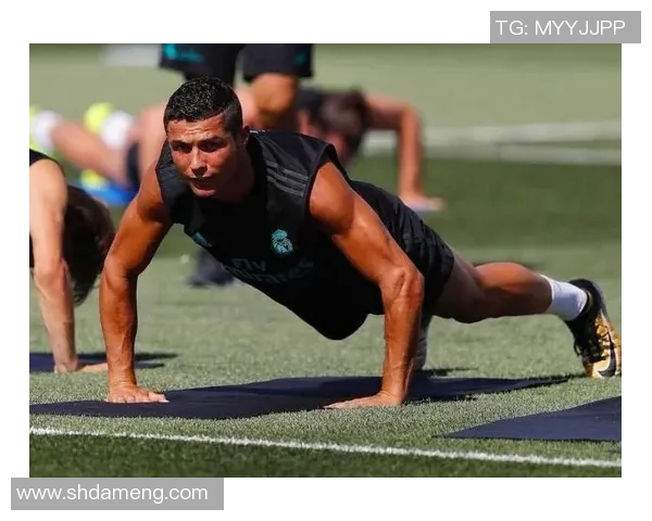 顶级足球明星C罗的身材秘密与训练方法揭秘 顶级足球明星C罗的身材秘密与训练方法揭秘