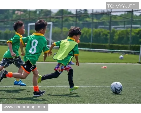 梅西儿子展现足球天赋小小球星的成长之路与父亲的荣耀传承 梅西儿子展现足球天赋小小球星的成长之路与父亲的荣耀传承